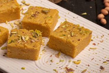 Buy Tasteful Noruks Peanuts Ghee Soan Papdi Online - Healthy Indian Snack