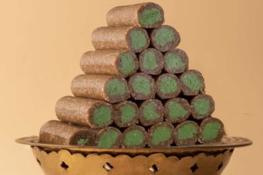 Kaju Karuppatti Pista Roll