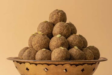 Pacha Pairu Nattu Sakkarai Laddu